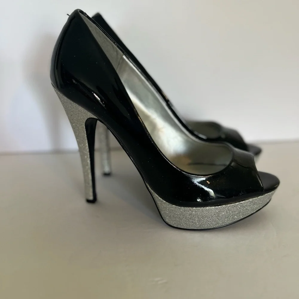 Guess Black and Silver Peep Toe HeelsSize 7